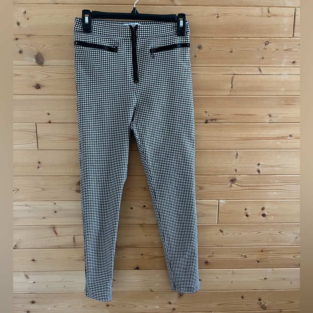 Women’s Urban Outfitters Black/White pants, sz6